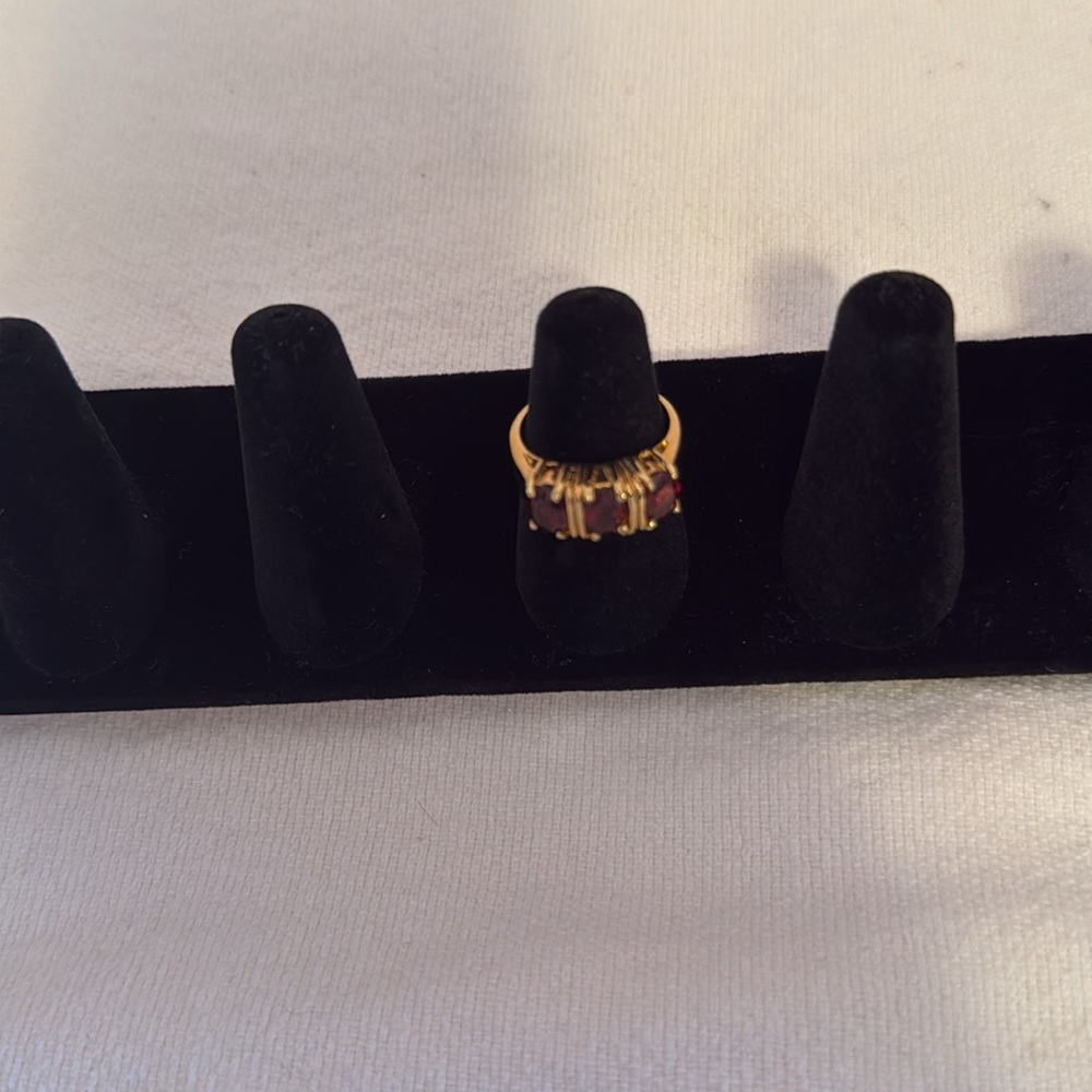 Faux 3 stone Garnet Gold Seta Ring 5.5-6 - Picture 4 of 4